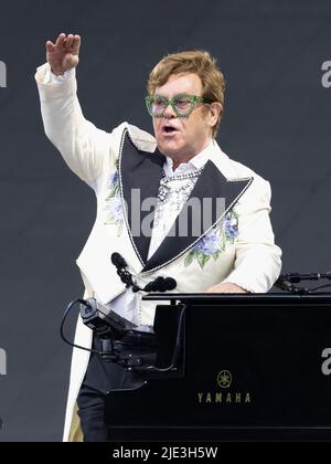 LONDON, UK. 24 June 2022:  Elton John performs at American Express present BST Hyde Park in London, England. Credit: S.A.M./Alamy Live News Stock Photo