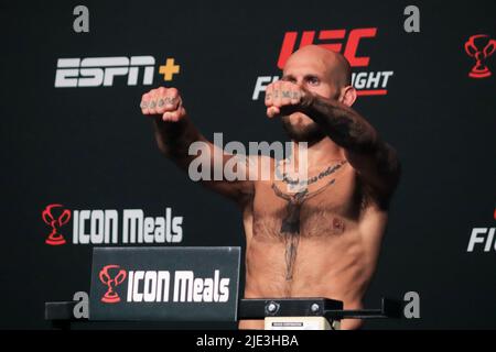 Las Vegas, USA. 24th June 2022. LAS VEGAS, NV - JUNE 24: Brian Kelleher poses on the scale during the UFC Vegas 57: Weigh-in at UFC Apex on June 24, 2022, in Las Vegas, Nevada, United States. (Photo by Diego Ribas/PxImages) Credit: Px Images/Alamy Live News