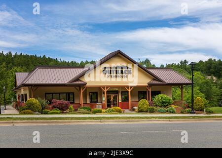 BLOWING ROCK, NC, USA-20 JUNE 2022: Outback Steakhouse on US 321 in Blowing Rock. Stock Photo