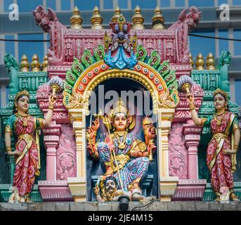 Figures on the exterior of the Sri Veeramakaliamman Temple, Serangoon Road, Little India, Republic of Singapore.  This Hindu temple is one of the olde Stock Photo