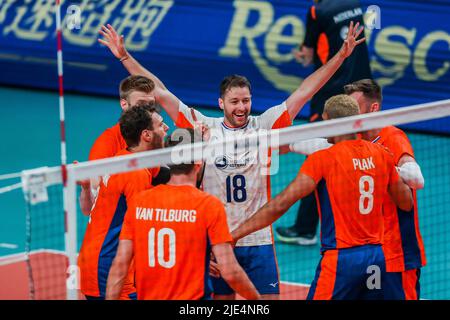 Quezon City, Philippines. 25th June, 2022. Players of the Netherlands celebrate after scoring a point during the FIVB Volleyball Nations League Men's Pool 3 match between the Netherlands and Argentina in Quezon City, the Philippines, June 25, 2022. Credit: Rouelle Umali/Xinhua/Alamy Live News Stock Photo