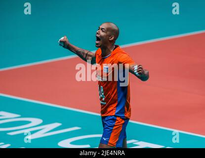 Quezon City, Philippines. 25th June, 2022. The Netherlands' Nimir Abdel-Aziz celebrates after scoring the match point during the FIVB Volleyball Nations League Men's Pool 3 match between the Netherlands and Argentina in Quezon City, the Philippines, June 25, 2022. Credit: Rouelle Umali/Xinhua/Alamy Live News Stock Photo