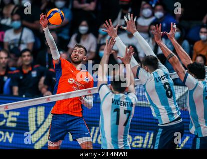 Quezon City, Philippines. 25th June, 2022. The Netherlands' Gijs Jorna (L) spikes the ball during the FIVB Volleyball Nations League Men's Pool 3 match between the Netherlands and Argentina in Quezon City, the Philippines, June 25, 2022. Credit: Rouelle Umali/Xinhua/Alamy Live News Stock Photo
