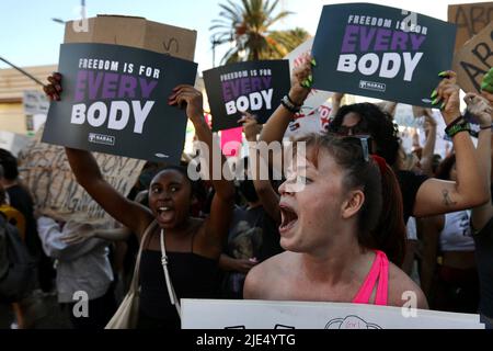 Los Angeles, USA. 25th June, 2022. People protest along the Hollywood Blvd. in Los Angeles, California, the United States, June 24, 2022. The U.S. Supreme Court on Friday overturned Roe v. Wade, a landmark decision that established a constitutional right to abortion in the nation nearly half a century ago. Credit: Xinhua/Alamy Live News Stock Photo