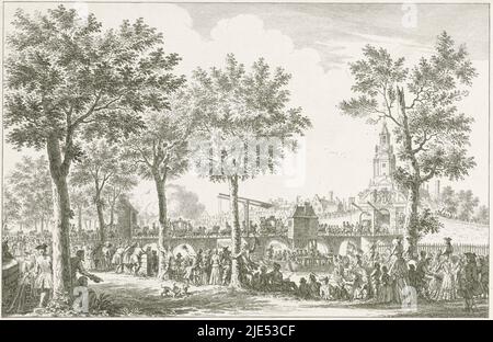 Arrival of the procession with Stadholder William V and Princess Wilhelmina of Prussia at the Haarlemmerpoort in Amsterdam, on 30 May 1768. With large groups of spectators on the quays and on the water. Part of a print series with title print and 14 plates of the inauguration of the prince and princess in Amsterdam, 30 May - 4 June 1768, Arrival of Willem V and Wilhelmina of Prussia at the Haarlemmerpoort, 1768 Image of the Blessed Virgins and ceremonies that took place at the arrival and during the Verblyf (. ...) Willem (...) and his wife Gemaalinne (...) occurred in Amsterdam, on Monday Stock Photo