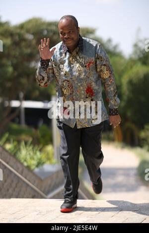 King Mswati III of Eswatini arrives for the Leaders' Retreat on the sidelines of the Commonwealth Heads of Government Meeting at Intare Conference Arena in Kigali, Rwanda. Picture date: Saturday June 25, 2022. Stock Photo