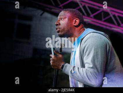 Nathan Caton, Stand Up Comedian, Open Air Comedy, Leigh Folk Festival, Leigh Library Gardens, Essex © Clarissa Debenham / Alamy Stock Photo