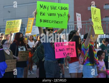 Las Vegas, NV, USA. 24th June, 2022. People march through the streets in protest of the overturning of Roe v Wade in downtown Las Vegas, Nevada, on June 24, 2022. Credit: Dee Cee Carter/Media Punch/Alamy Live News Stock Photo