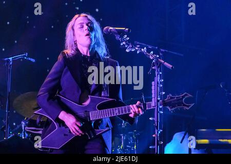 Pilton, UK. 24th June, 2022. An American singer songwriter Phoebe Bridgers seen performing live at Glastonbury Festival. (Photo by Dawn Fletcher-Park/SOPA Images/Sipa USA) Credit: Sipa USA/Alamy Live News Stock Photo