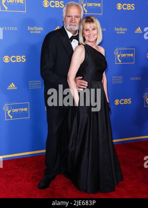 PASADENA, LOS ANGELES, CALIFORNIA, USA - JUNE 24: John McCook and Laurette Spang-McCook arrive at the 49th Daytime Emmy Awards held at the Pasadena Convention Center on June 24, 2022 in Pasadena, Los Angeles, California, United States. (Photo by Xavier Collin/Image Press Agency) Stock Photo