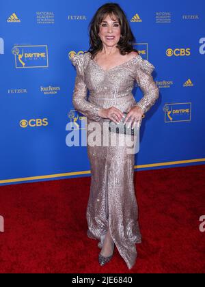 Pasadena, United States. 24th June, 2022. PASADENA, LOS ANGELES, CALIFORNIA, USA - JUNE 24: Kate Linder arrives at the 49th Daytime Emmy Awards held at the Pasadena Convention Center on June 24, 2022 in Pasadena, Los Angeles, California, United States. (Photo by Xavier Collin/Image Press Agency) Credit: Image Press Agency/Alamy Live News Stock Photo