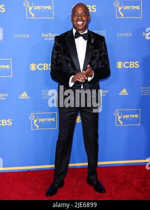 Pasadena, United States. 24th June, 2022. PASADENA, LOS ANGELES, CALIFORNIA, USA - JUNE 24: Kevin Frazier arrives at the 49th Daytime Emmy Awards held at the Pasadena Convention Center on June 24, 2022 in Pasadena, Los Angeles, California, United States. (Photo by Xavier Collin/Image Press Agency) Credit: Image Press Agency/Alamy Live News Stock Photo