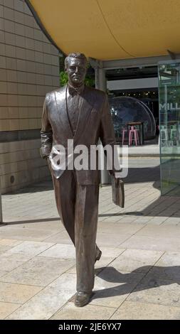 Cary Grant Bronze statue, Millennium Square, Bristol City Centre, summer 2022 Stock Photo