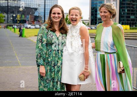 Princess Mabel and her sisters Eveline and Nicoline Wisse Smit ...