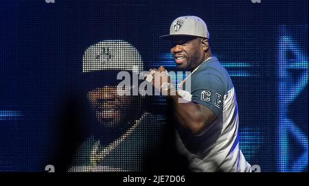 Berlin, Germany. 25th June, 2022. Rapper 50 Cent, real name: Curtis James Jackson, during his concert at the Mercedes-Benz Arena. Credit: Paul Zinken/dpa/Alamy Live News Stock Photo