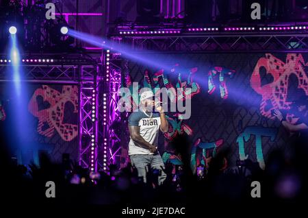 Berlin, Germany. 25th June, 2022. Rapper 50 Cent, real name: Curtis James Jackson, during his concert at the Mercedes-Benz Arena. Credit: Paul Zinken/dpa/Alamy Live News Stock Photo