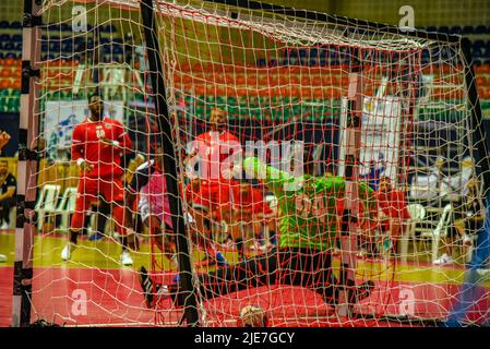 Hyderabad, India. 25th June, 2022. 24th Asian Mens Club League Champion Day 4 of Preliminary round 4 group b match between AL Najma vs AL Kuwait.AL Najma beats Al Kuwait by one margian of goal . Final score AL Najma 30 - Al Kuwait 29. (Photo by Varun Kumar Mukhia/Pacific Press) Credit: Pacific Press Media Production Corp./Alamy Live News Stock Photo