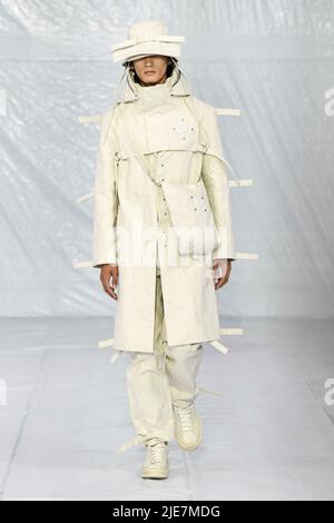 Paris, Frankreich. 25th June, 2022. CRAIG GREEN SS23 runway during Paris Fashion Week Menswear on June 2022 - Paris, France. 25/06/2022 Credit: dpa/Alamy Live News Stock Photo