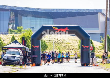 Oklahoma, JUN 25 2022 - Sunny view of the red coyote running event Stock Photo