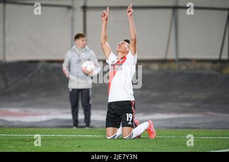 Buenos Aires, Argentina. 25th June, 2022. Braian Romero of River Plate celebrates after scoring the second goal of his team during a match between River Plate and Lanus as part of Liga Profesional 2022 at Antonio Vespucio Liberti Stadium. Final Score: River Plate 2 - 1 Lanus (Photo by Manuel Cortina/SOPA Images/Sipa USA) Credit: Sipa USA/Alamy Live News Stock Photo