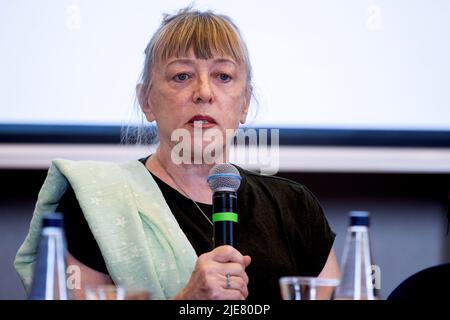 Krakow, Poland. 23rd June, 2022. Jody Williams, an American political activist and 1997 Nobel Peace Prize laureate, during a press conference while visiting Krakow to meet with the Ukrainian refugees. Credit: SOPA Images Limited/Alamy Live News Stock Photo