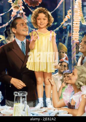 SHIRLEY TEMPLE in BABY, TAKE A BOW (1934), directed by HARRY LACHMAN. Credit: FOX FILMS / Album Stock Photo