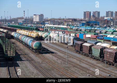 SAINT PETERSBURG, RUSSIA - APRIL 19, 2022: View of the marshalling yard St. Petersburg-Sorting-Moskovsky on a sunny April day Stock Photo