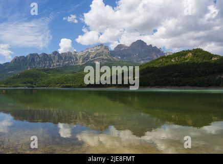 Bubal reservoir and Partacua mountain range, in the Huesca Pyrenees. Stock Photo