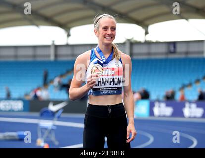 Jemma Reekie celebrates with her medal after winning the Women's 800m final during day three of the Muller UK Athletics Championships held at the Manchester Regional Arena. Picture date: Sunday June 26, 2022. Stock Photo