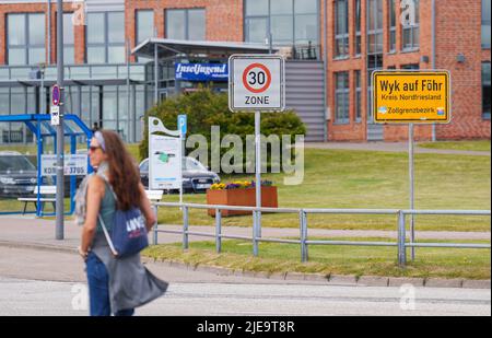 Town sign  on Juni 21, 2022  in Wyk, Foehr Island, Germany.  © Peter Schatz / Alamy Stock Photos Stock Photo