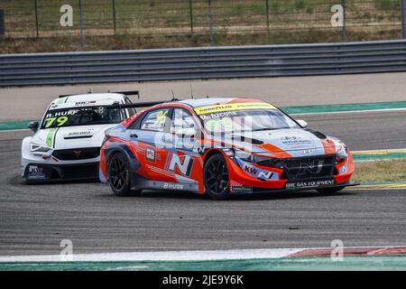 96 AZCONA Mikel (ESP), BRC Hyundai N Squadra Corse, Hyundai Elantra N TCR, action 79 HUFF Rob (GBR), Zengo Motorsport, CUPRA Leon Competicion, action during the WTCR - Race of Spain 2022, 4th round of the 2022 FIA World Touring Car Cup, on the MotorLand Aragon from June 24 to 26 in Alcaniz, Spain - Photo: Xavi Bonilla/DPPI/LiveMedia Stock Photo