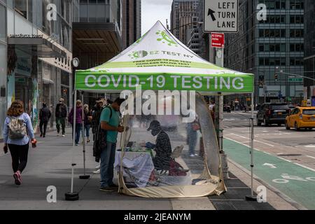 EZ Test NY Covid-19 mobile testing unit in Midtown Manhattan, New York City, United States of America Stock Photo