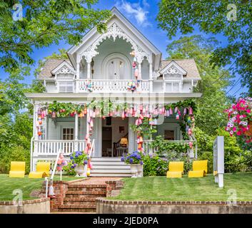 The front exterior of Matriark, a luxury retail store in Sag Harbor, NY Stock Photo