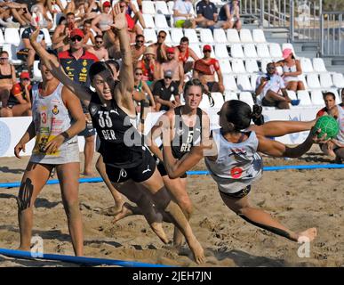 Heraklion, Greece. 26th June, 2022. Beach handball, World Cup: Germany's beach handball captain Lucie-Marie Kretzschmar (l) in action in the final against Spain. A year after winning the European Championship, the beach women won the next big title and promoted the sport, which is overshadowed by indoor handball. (to dpa 'Jubilation over milestone: Beach women's handball team wins first World Championship gold') Credit: Julia Nikoleit/dpa/Alamy Live News Stock Photo