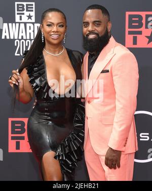 Los Angeles, USA. 26th June, 2022. (L-R) Kandi Burruss and Todd Tucker arrives at the BET Awards 2022 held at the Microsoft Theater in Los Angeles, CA on Sunday, ?June 26, 2022. (Photo By Sthanlee B. Mirador/Sipa USA) Credit: Sipa USA/Alamy Live News Stock Photo