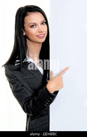 Junge Frau am Flipchart bei Schulung und Ausbildung Stock Photo