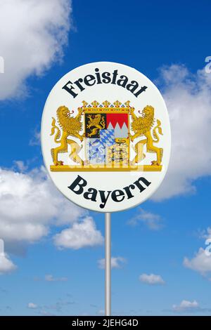 Cumuluswolken vor blauen Himmel im Frühjahr, Quellwolken, Haufenwolken, Schild, Freistaat Bayern, Bayern, Stock Photo