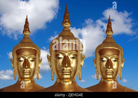 Asien, Thailand, Bangkok, drei goldene Buddhas, ein blauer Himmel im Frühling, Wolken, Cumuluswolken,  Landschaft, heile Welt, Frieden, Cumulus, Frühl Stock Photo