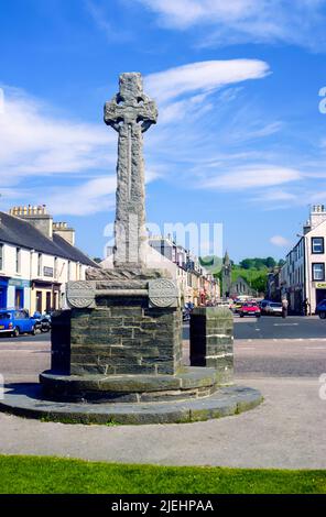 War memorial in the shape of a Celtic cross in Lochgilphead, a small town in the Argyll and Bute district of the Scottish Highlands, Scotland Stock Photo