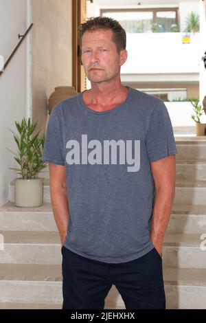 Portocolom, Spain. 25th June, 2022. Til Schweiger, actor from Germany, stands in front of his new hotel 'Barefoot Hotel Mallorca'. Credit: Ingo Wohlfeil/dpa/Alamy Live News Stock Photo