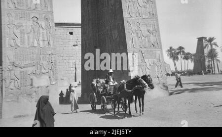 Egypt Luxor Upper Egypt Antiquities 1948 1940s B&W photos of Western tourists visiting historic sites Carriage ride Stock Photo