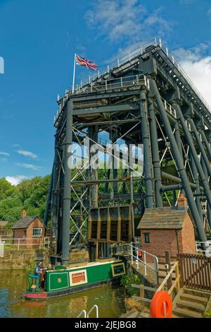 The Anderton Boat lift at Anderton near Northwich in Cheshire, England transfers boats & barges between the River Weaver and the Trent & Mersey canal. Stock Photo