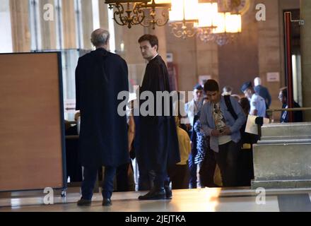 Paris, France. 27th June, 2022. Lawyer of Salah Abdeslam, Maitre Martin Vettes at the Paris' criminal court during the trial of the November 2015 attacks that saw 130 people killed at the Stade de France in Saint-Denis, bars, restaurants and the Bataclan concert hall in Paris. The end of a lengthy hearing, after ten months of debates. In the trial of the attacks of November 13, the criminal court of Paris left to deliberate after having given the floor one last time to the defendants on June 27, 2022.  Photo byPatrice Pierrot/ABACAPRESS. Credit: Abaca Press/Alamy Live News Stock Photo