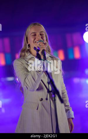 Bergen, Norway. 14th, June 2022. The British singer Charlotte Jane performs a live concert during the Norwegian music festival Bergenfest 2022 in Bergen. (Photo credit: Gonzales Photo - Jarle H. Moe). Stock Photo