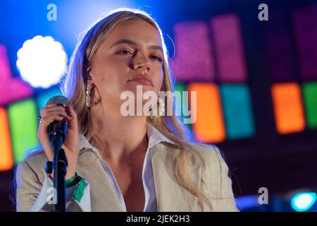 Bergen, Norway. 14th, June 2022. The British singer Charlotte Jane performs a live concert during the Norwegian music festival Bergenfest 2022 in Bergen. (Photo credit: Gonzales Photo - Jarle H. Moe). Stock Photo
