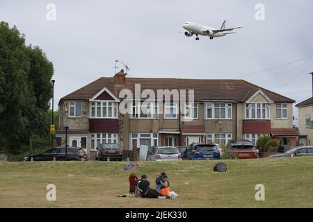 Heathrow Airport London, UK. 27th June, 2022. People enjoy watching aircraft arriving into Heathrow Airport from nearby Myrtle Avenue in Feltham Credit: MARTIN DALTON/Alamy Live News Stock Photo