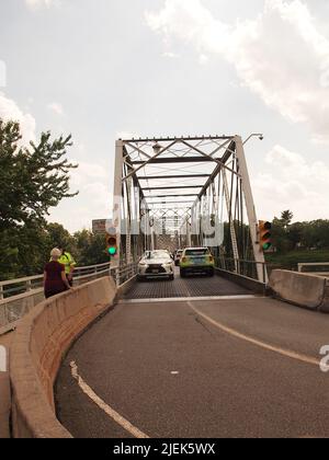 The Washington Crossing bridge between New Jersey and Pennsylvania over the Delaware River. The bridge connects Hopewell, NJ and Upper Makefield Pa. Stock Photo