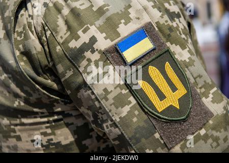 Warsaw, Poland. 27th June, 2022. Ukrainian army badges are seen on the arm of a Ukrainian soldier. Polish and Ukrainian officials open an outdoor exhibition at Warsaw's Old Town of destroyed and burned out Russian tanks captured by the Ukrainians during the war. Officially named 'For our freedom and yours' the exhibition is intended to show the horror of war and Ukraineís heroic defense. It is to be later shown in other European capitals like Berlin or Paris. (Photo by Attila Husejnow/SOPA Images/Sipa USA) Credit: Sipa USA/Alamy Live News Stock Photo