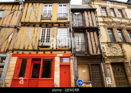 Traditional half-timbered houses along Grande Rue/Rue Saint-Honoré in Cite Plantagenet, Le Mans. Pays de la Loire, France. Stock Photo