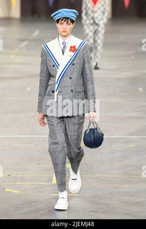 Paris, Frankreich. 26th June, 2022. KENZO SS23 runway during Paris Fashion Week Menswear on June 2022 - Paris, France. 26/06/2022 Credit: dpa/Alamy Live News Stock Photo